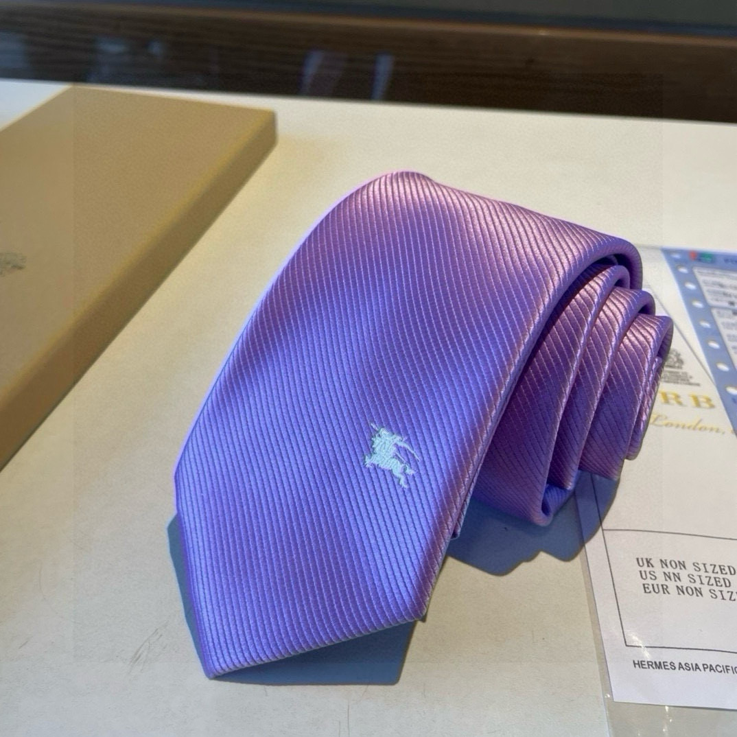 特价  B家专柜同步领带出货啦‼️‼️巴宝莉新款👔👔，稀有😻😻展现精湛手工与时尚优雅的理想选择，这款采用