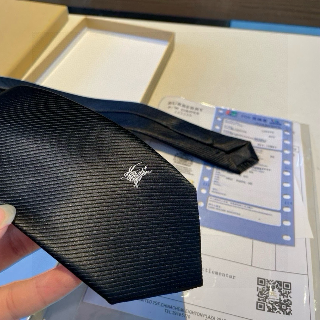 特价  B家专柜同步领带出货啦‼️‼️巴宝莉新款👔👔，稀有😻😻展现精湛手工与时尚优雅的理想选择，这款采用