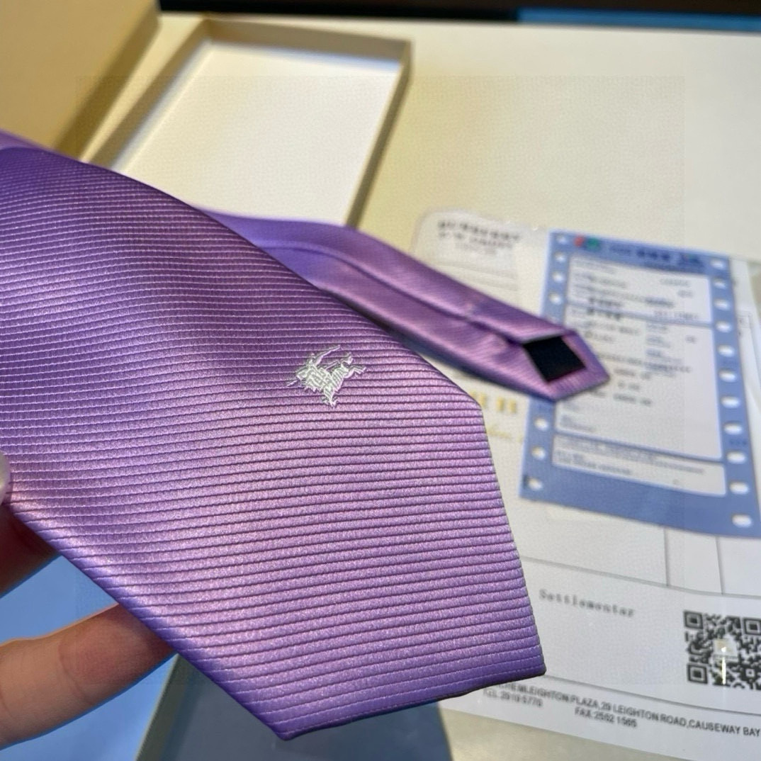 特价  B家专柜同步领带出货啦‼️‼️巴宝莉新款👔👔，稀有😻😻展现精湛手工与时尚优雅的理想选择，这款采用