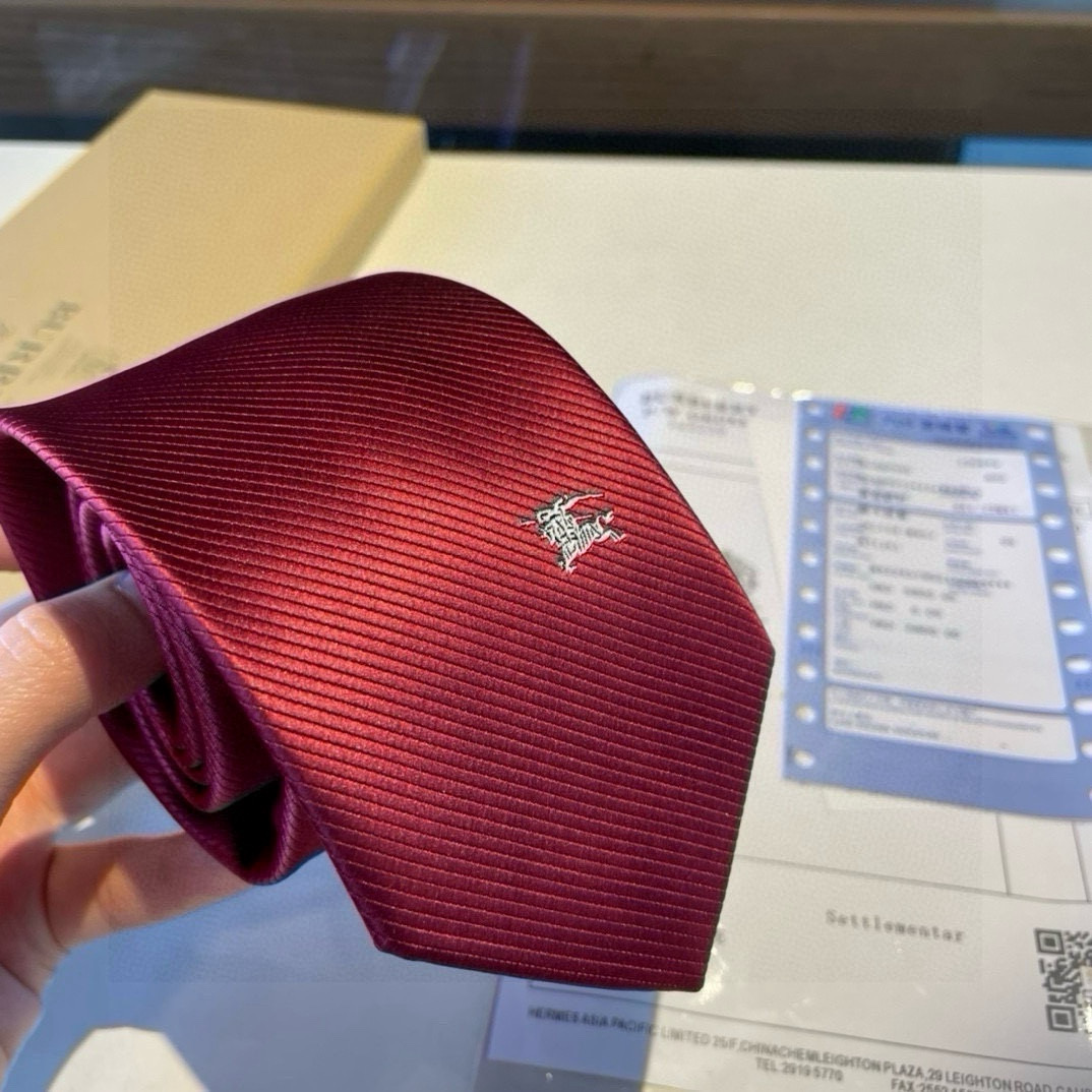 特价  B家专柜同步领带出货啦‼️‼️巴宝莉新款👔👔，稀有😻😻展现精湛手工与时尚优雅的理想选择，这款采用
