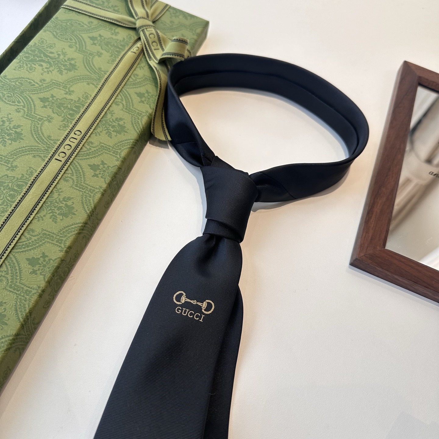 特价特批 G家专柜新款男士领带👔👔，稀有采用经典小G LOGO提花展现精湛手工与时尚优雅的理想选择，这款