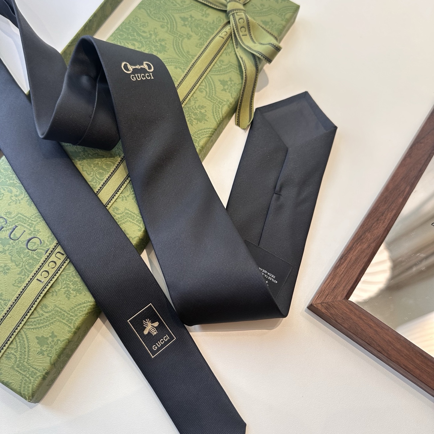 特价特批 G家专柜新款男士领带👔👔，稀有采用经典小G LOGO提花展现精湛手工与时尚优雅的理想选择，这款