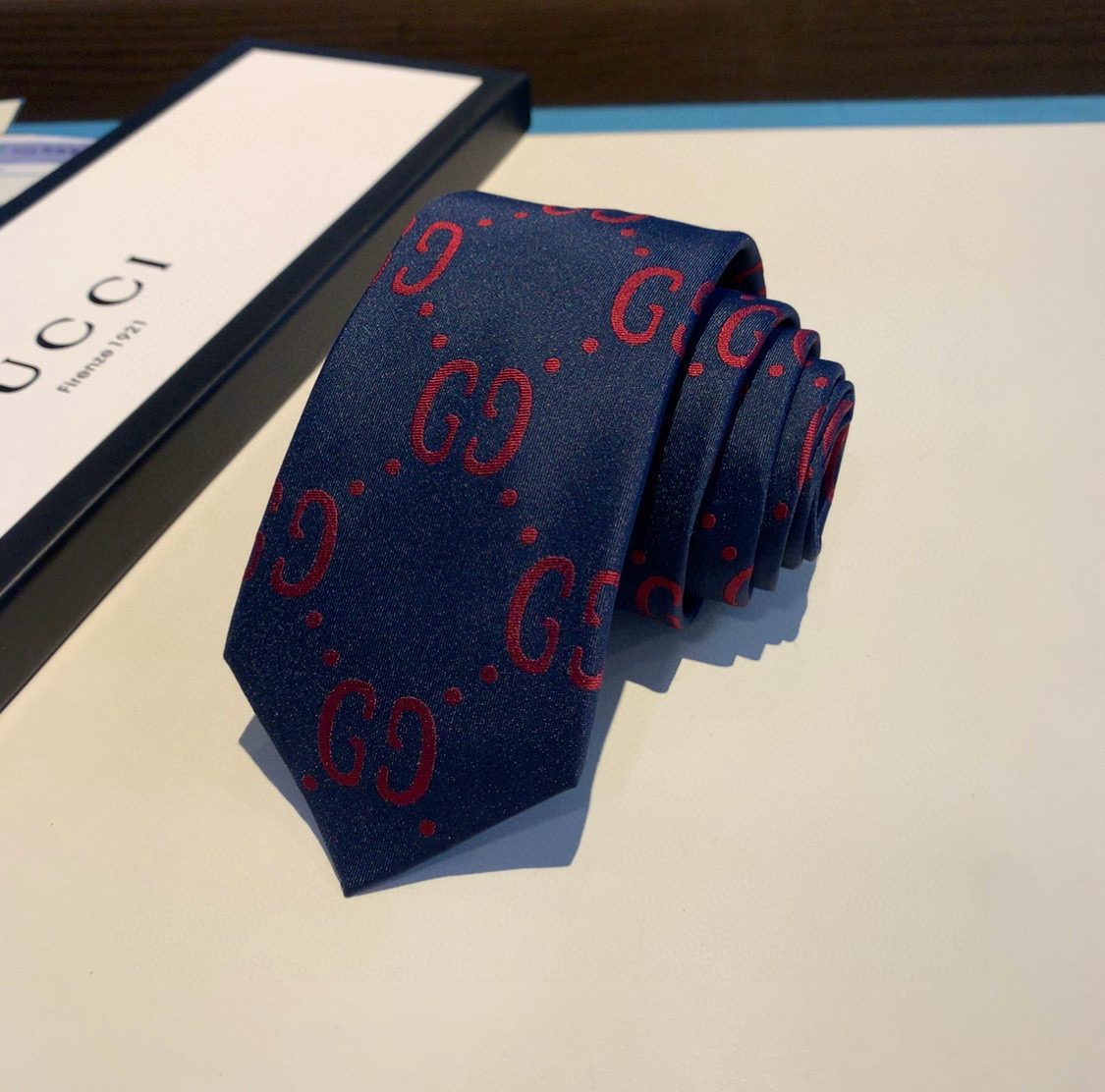 特价特 古奇互扣式双G，2020男士领带系列👔👔，稀展现精湛手工与时尚优雅的理想选择，这款领带以时尚搭配