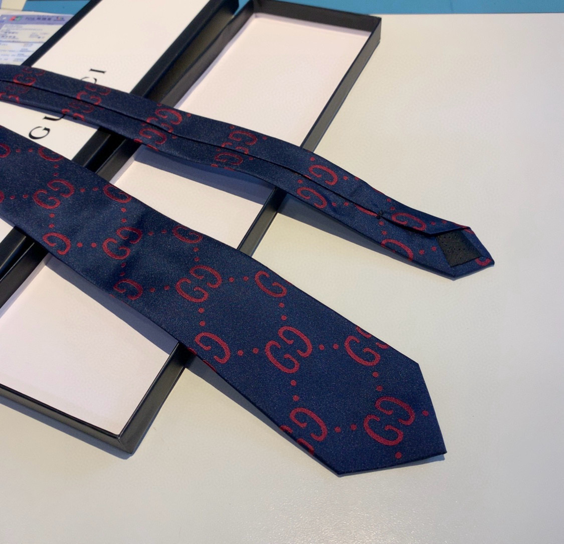 特价特 古奇互扣式双G，2020男士领带系列👔👔，稀展现精湛手工与时尚优雅的理想选择，这款领带以时尚搭配