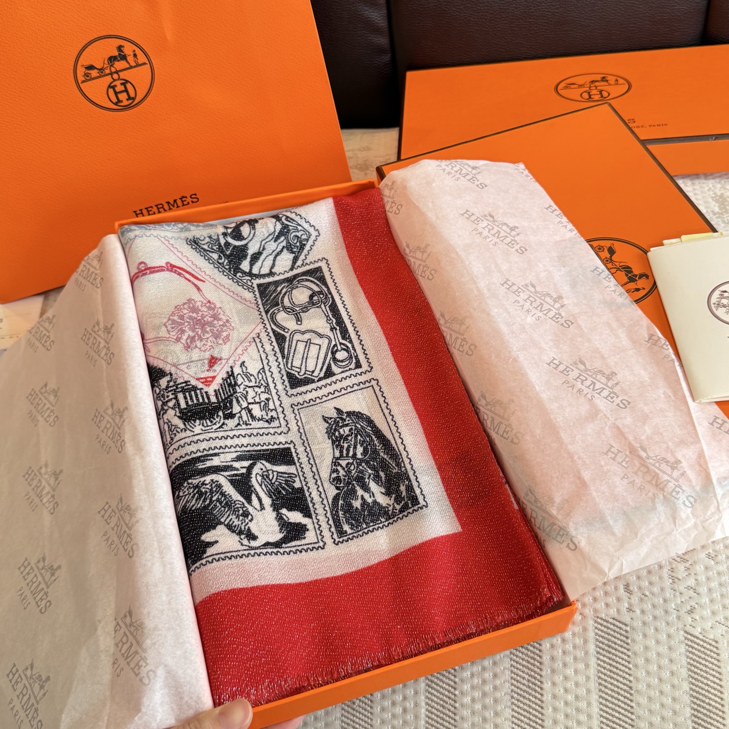 金丝线版 上新❤️超级有腔调！！！巨巨巨巨美的闪光女神】谁懂这种秋冬调性的美啊？！！！这款小香披肩也是我