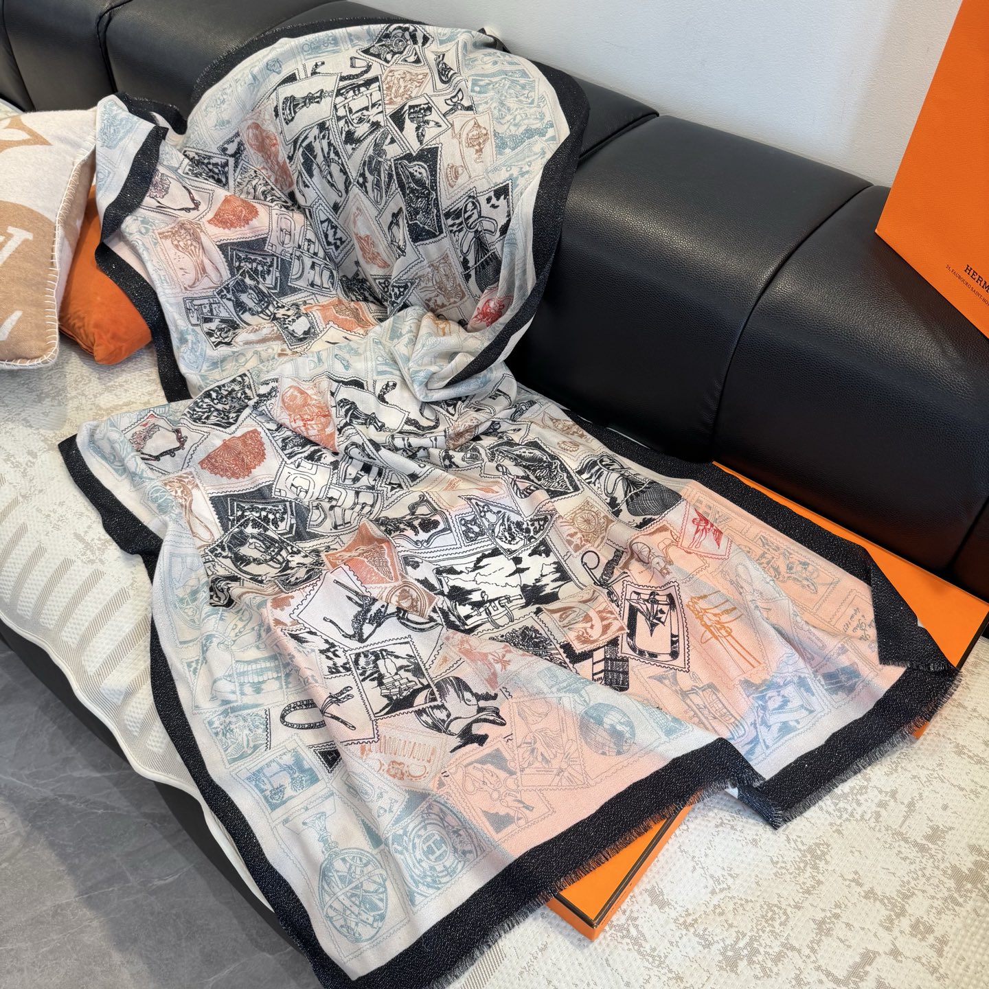 金丝线版 上新❤️超级有腔调！！！巨巨巨巨美的闪光女神】谁懂这种秋冬调性的美啊？！！！这款小香披肩也是我