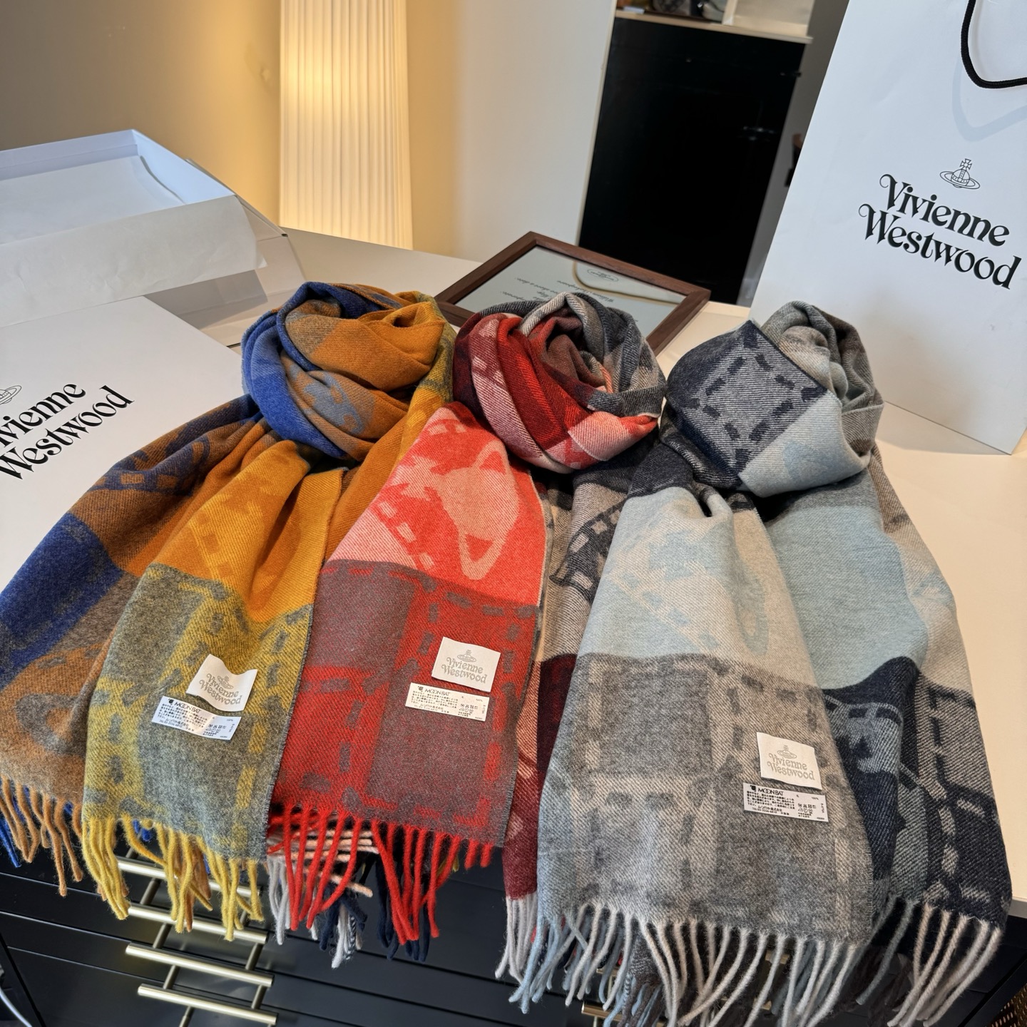 🆕𝐕𝐢𝐯𝐢𝐞𝐧𝐧𝐞 𝐖𝐞𝐬𝐭𝐰𝐨𝐨𝐝🪐✨经典大土星围巾 vivienne westwood西太后土星 英