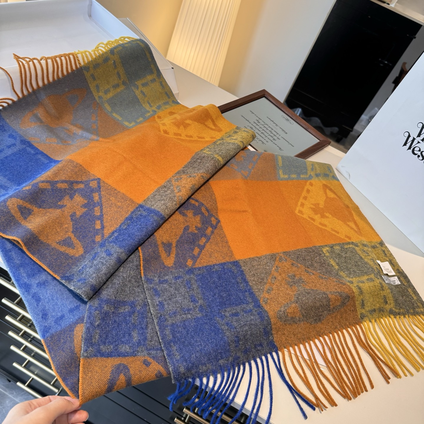 🆕𝐕𝐢𝐯𝐢𝐞𝐧𝐧𝐞 𝐖𝐞𝐬𝐭𝐰𝐨𝐨𝐝🪐✨经典大土星围巾 vivienne westwood西太后土星 英