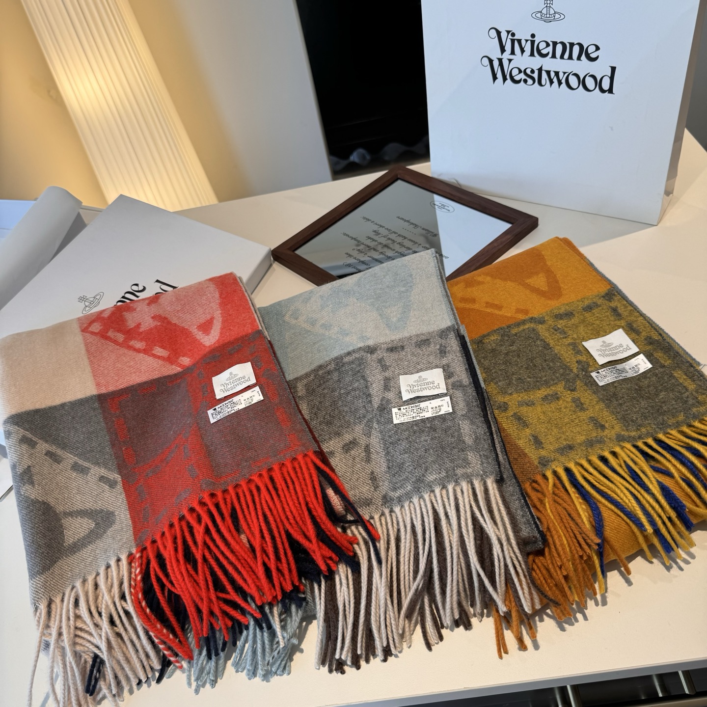 🆕𝐕𝐢𝐯𝐢𝐞𝐧𝐧𝐞 𝐖𝐞𝐬𝐭𝐰𝐨𝐨𝐝🪐✨经典大土星围巾 vivienne westwood西太后土星 英
