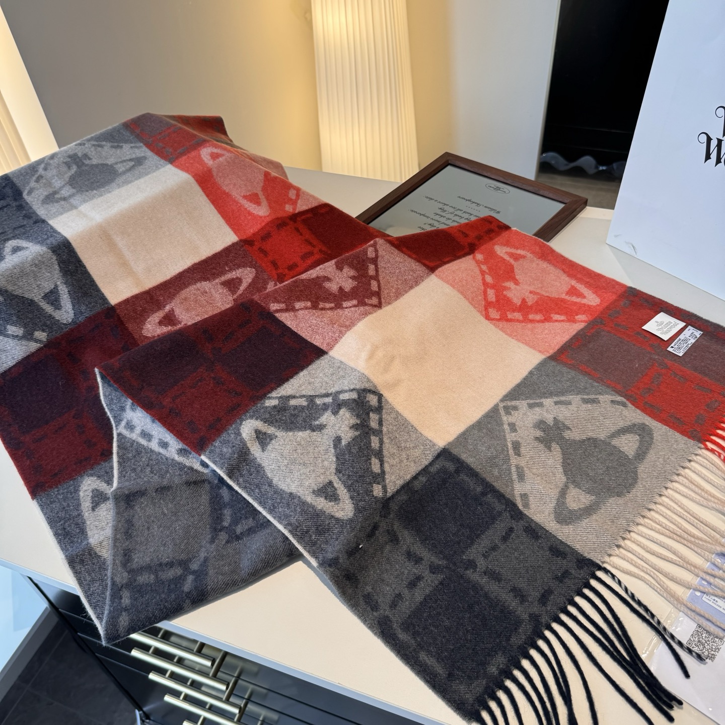 🆕𝐕𝐢𝐯𝐢𝐞𝐧𝐧𝐞 𝐖𝐞𝐬𝐭𝐰𝐨𝐨𝐝🪐✨经典大土星围巾 vivienne westwood西太后土星 英