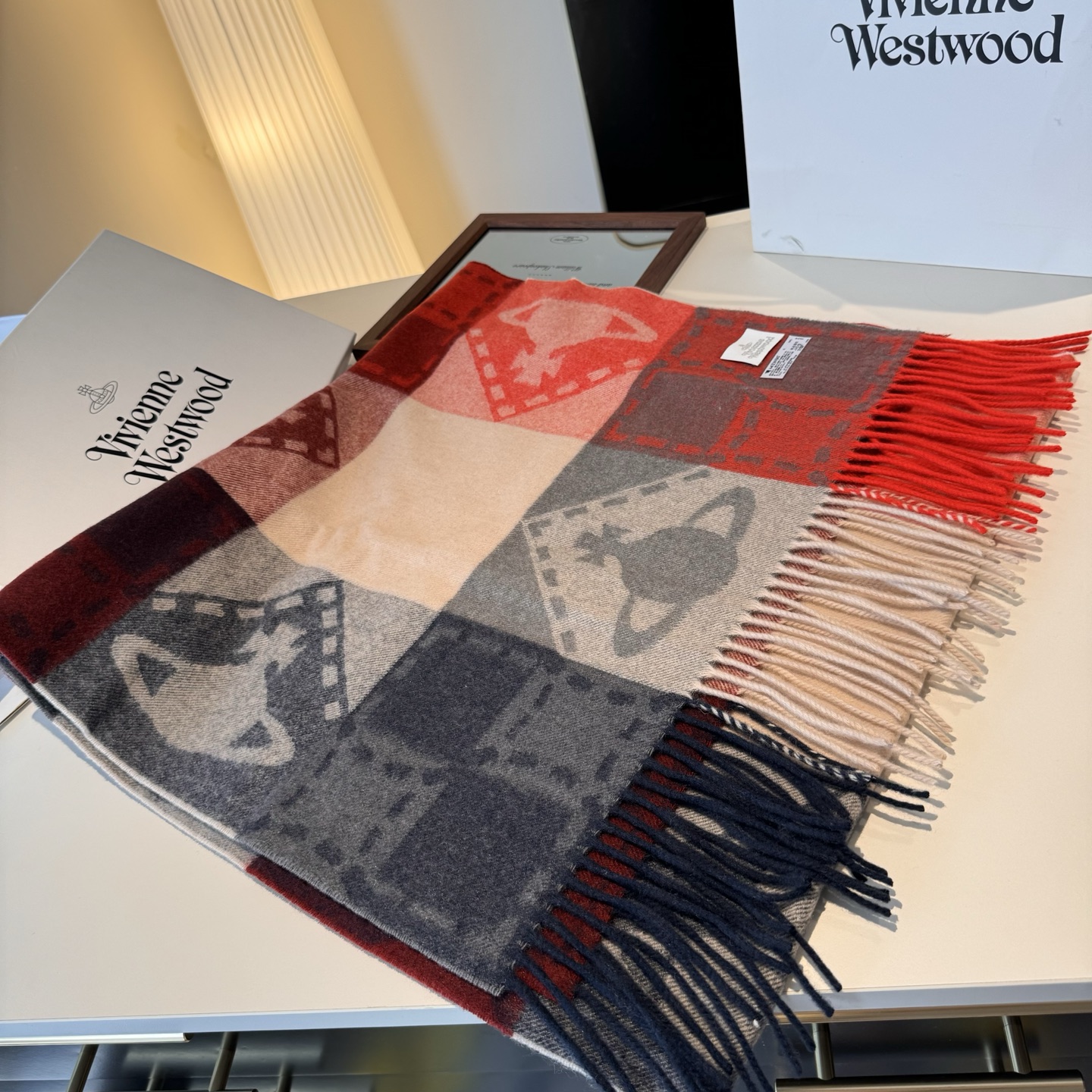 🆕𝐕𝐢𝐯𝐢𝐞𝐧𝐧𝐞 𝐖𝐞𝐬𝐭𝐰𝐨𝐨𝐝🪐✨经典大土星围巾 vivienne westwood西太后土星 英