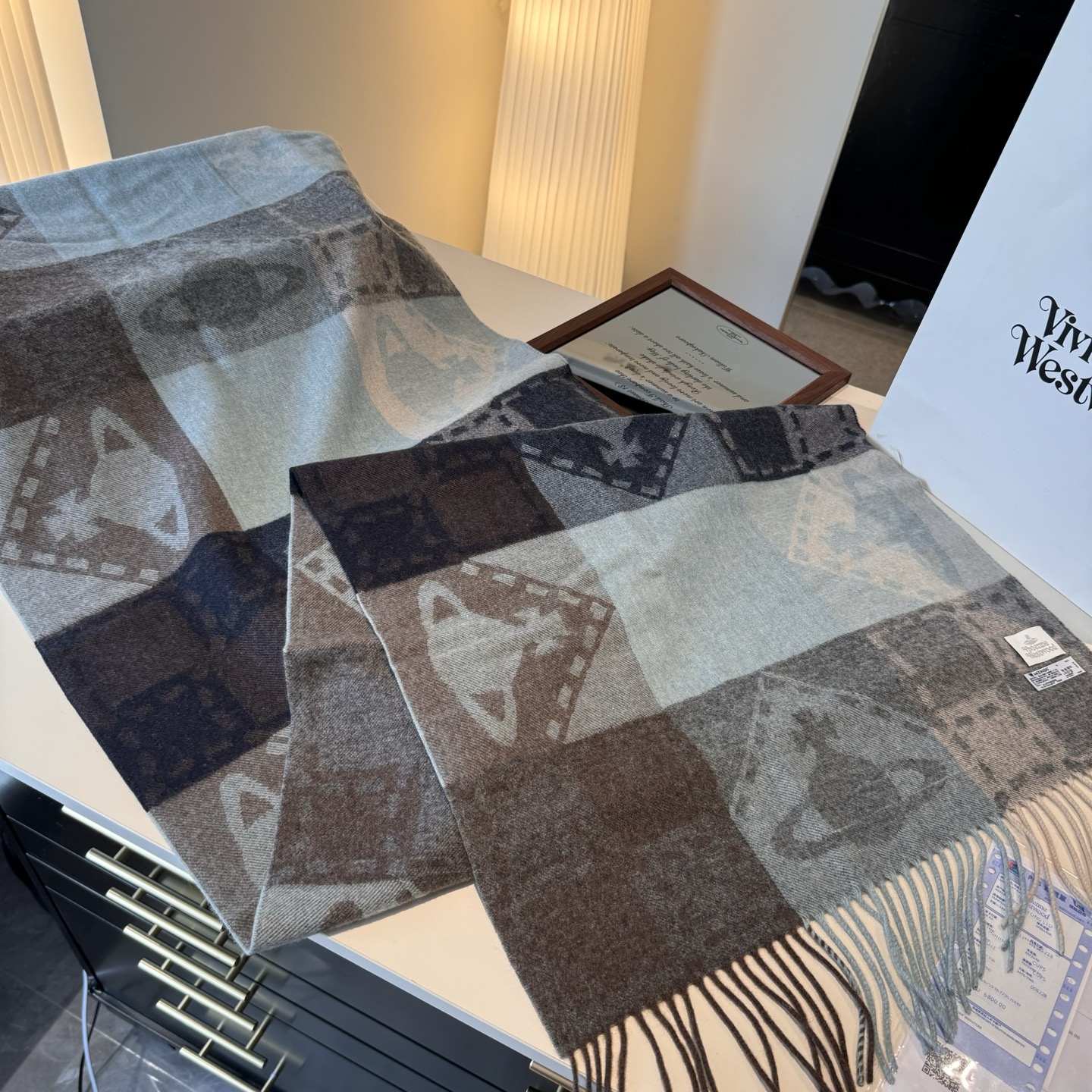 🆕𝐕𝐢𝐯𝐢𝐞𝐧𝐧𝐞 𝐖𝐞𝐬𝐭𝐰𝐨𝐨𝐝🪐✨经典大土星围巾 vivienne westwood西太后土星 英