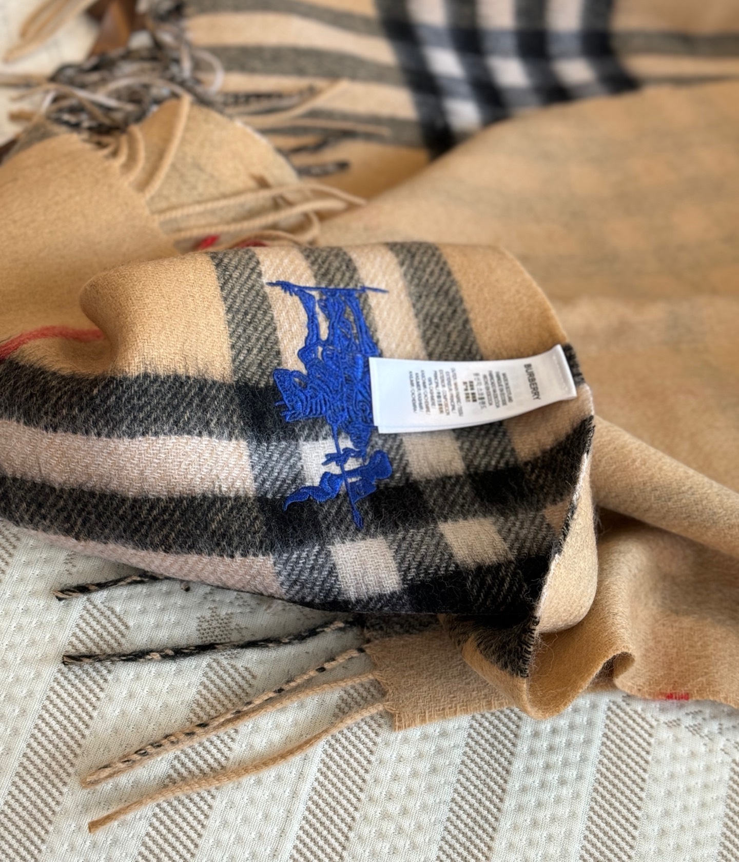 巴宝莉经典格子万年款，bbr战马刺绣🪡经典【小格双面披肩】品质手感好到不行‼️100%羊羔绒♨️高尖端产