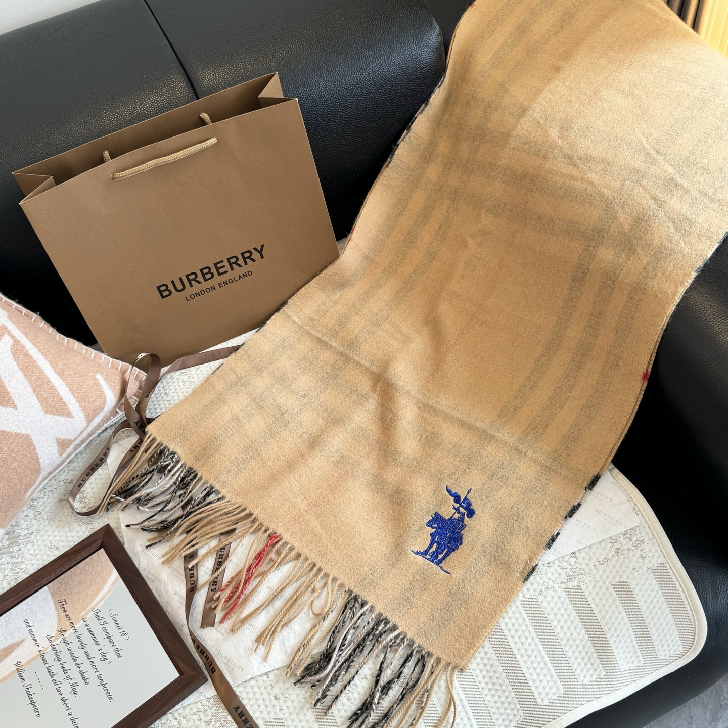 巴宝莉经典格子万年款，bbr战马刺绣🪡经典【小格双面披肩】品质手感好到不行‼️100%羊羔绒♨️高尖端产