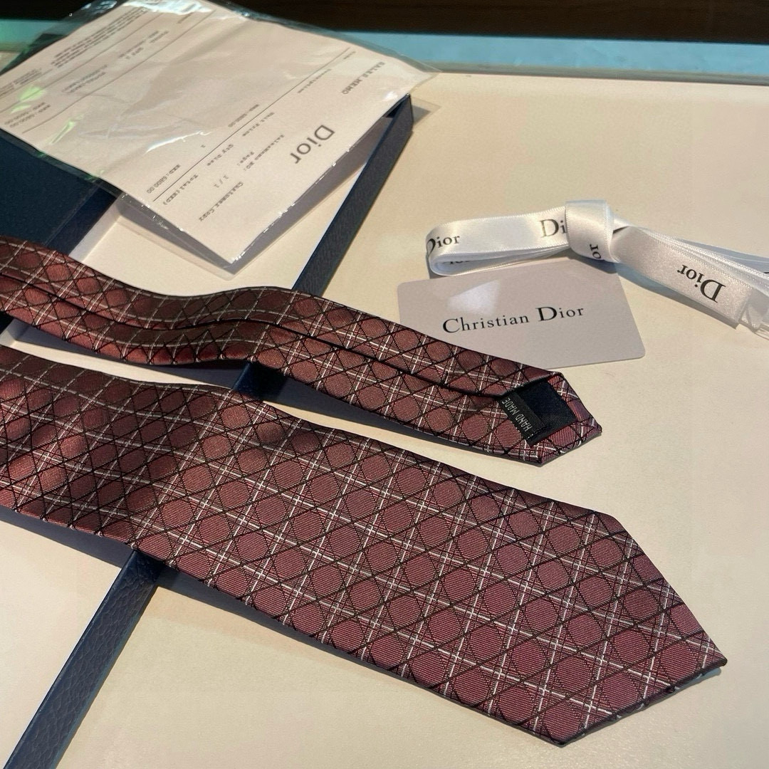 特价👏👏Dior家新款领带 👔👔Dior男士蚕丝藤格纹领带 稀有😻😻展现精湛手工与时尚优雅理想选择，这款