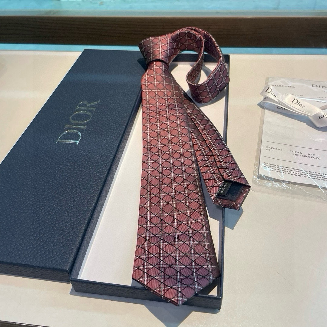 特价👏👏Dior家新款领带 👔👔Dior男士蚕丝藤格纹领带 稀有😻😻展现精湛手工与时尚优雅理想选择，这款