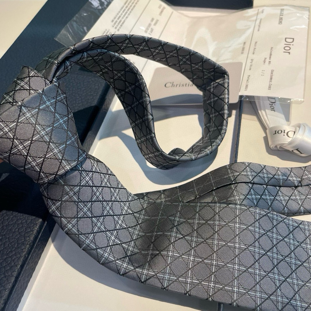 特价👏👏Dior家新款领带 👔👔Dior男士蚕丝藤格纹领带 稀有😻😻展现精湛手工与时尚优雅理想选择，这款