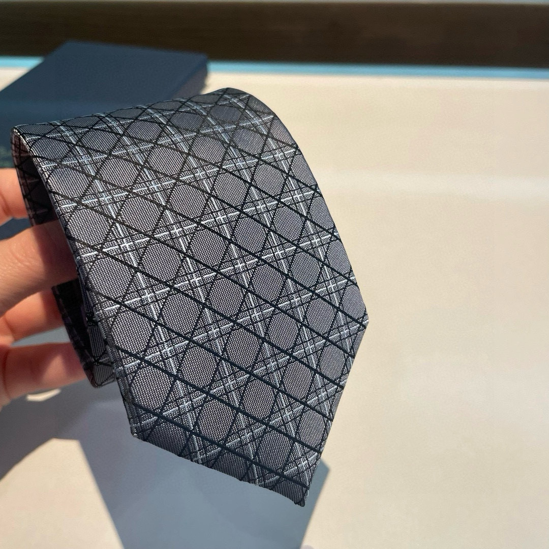 特价👏👏Dior家新款领带 👔👔Dior男士蚕丝藤格纹领带 稀有😻😻展现精湛手工与时尚优雅理想选择，这款