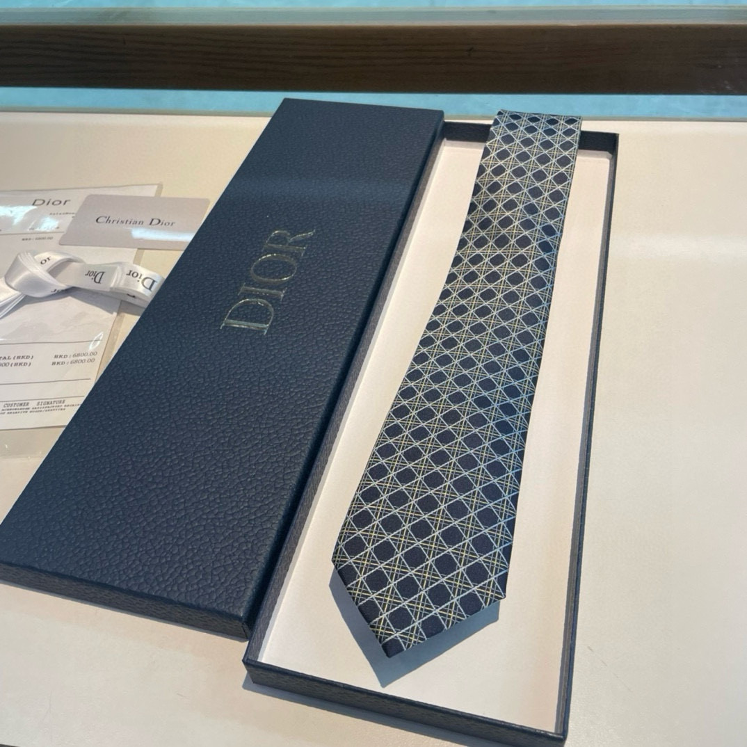 特价👏👏Dior家新款领带 👔👔Dior男士蚕丝藤格纹领带 稀有😻😻展现精湛手工与时尚优雅理想选择，这款