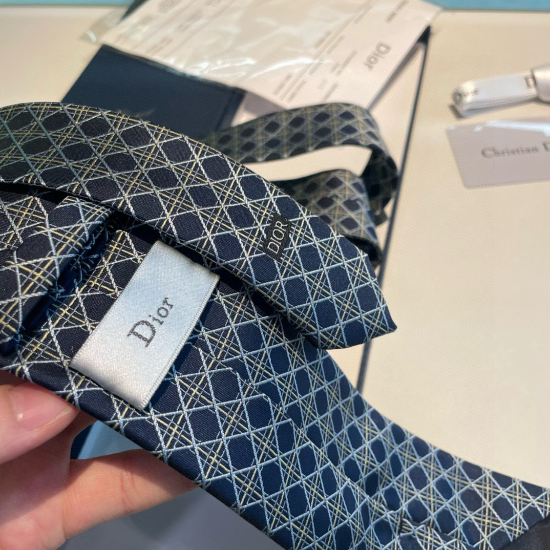 特价👏👏Dior家新款领带 👔👔Dior男士蚕丝藤格纹领带 稀有😻😻展现精湛手工与时尚优雅理想选择，这款