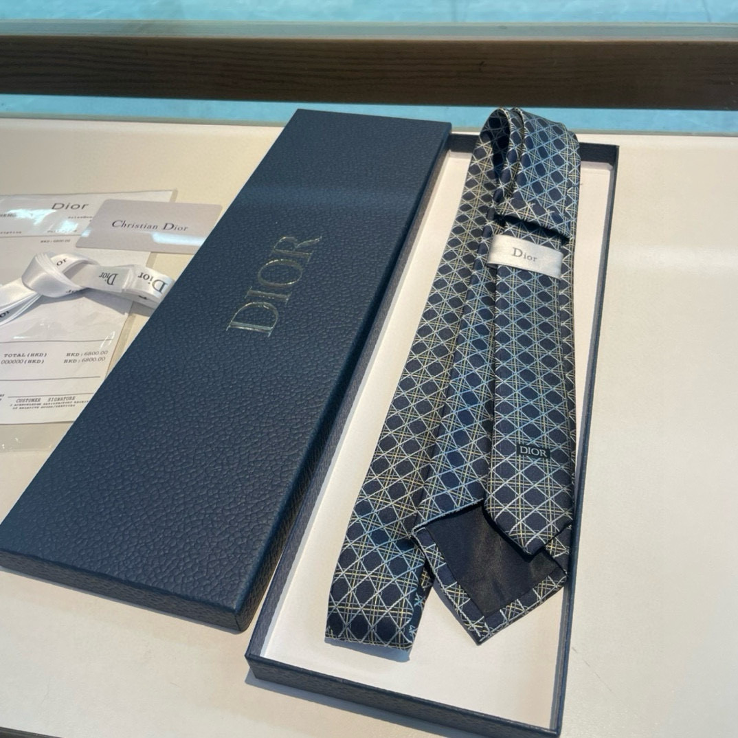 特价👏👏Dior家新款领带 👔👔Dior男士蚕丝藤格纹领带 稀有😻😻展现精湛手工与时尚优雅理想选择，这款
