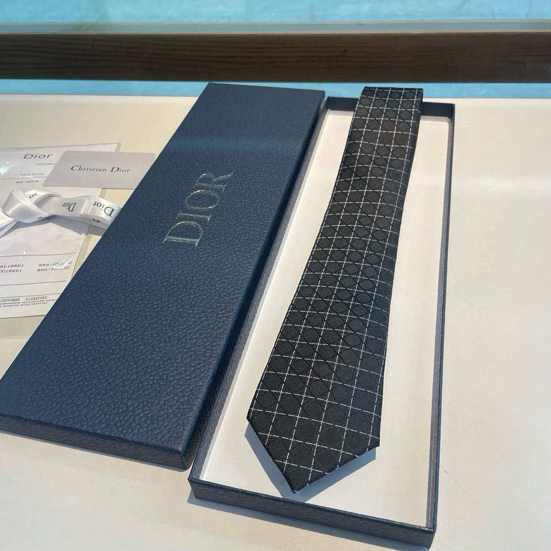 特价👏👏Dior家新款领带 👔👔Dior男士蚕丝藤格纹领带 稀有😻😻展现精湛手工与时尚优雅理想选择，这款