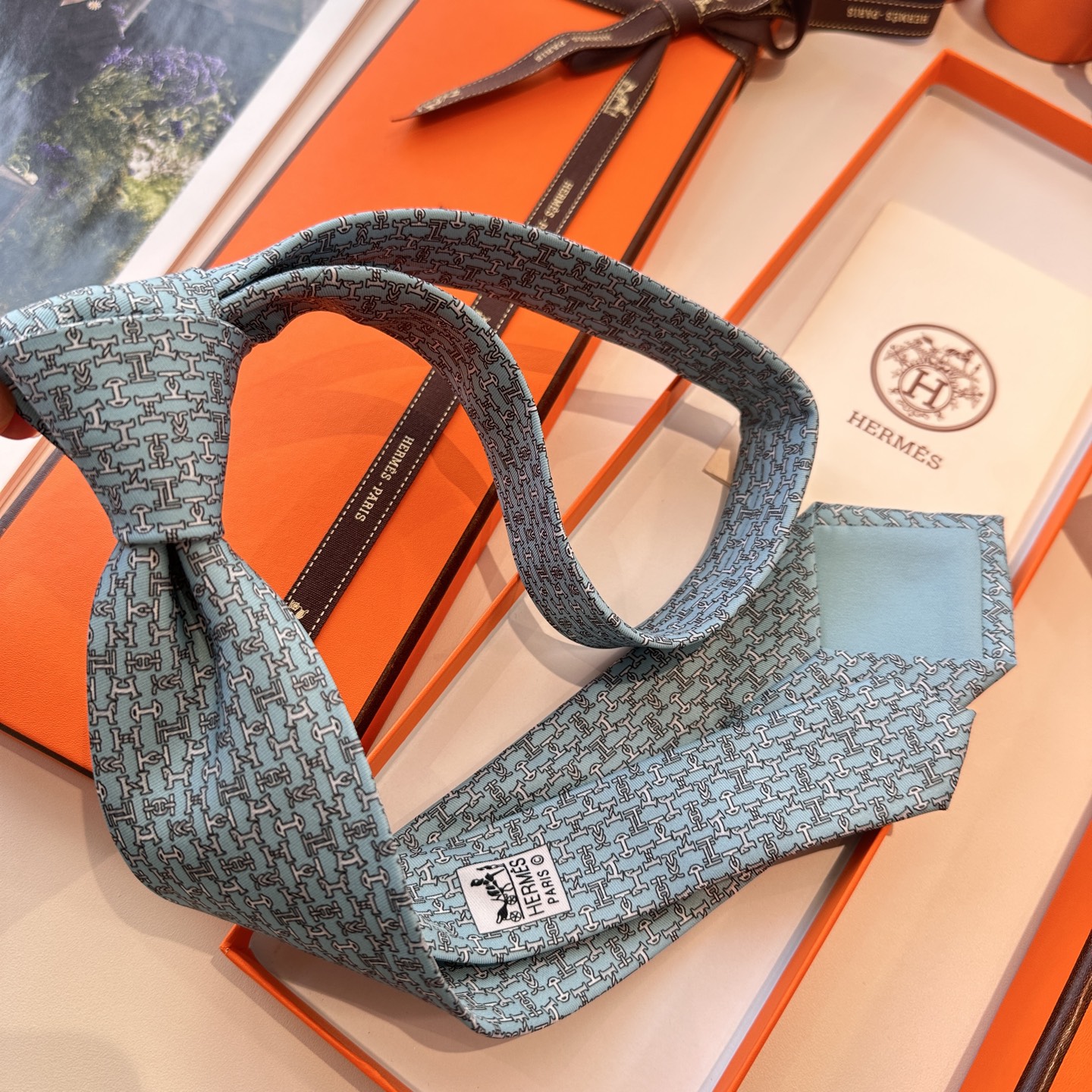 特价特 男士新款印花领带系列【百变搭扣领带】👔👔，稀有😻😻H家每年都有一千条不同印花的领带面世，从最初的