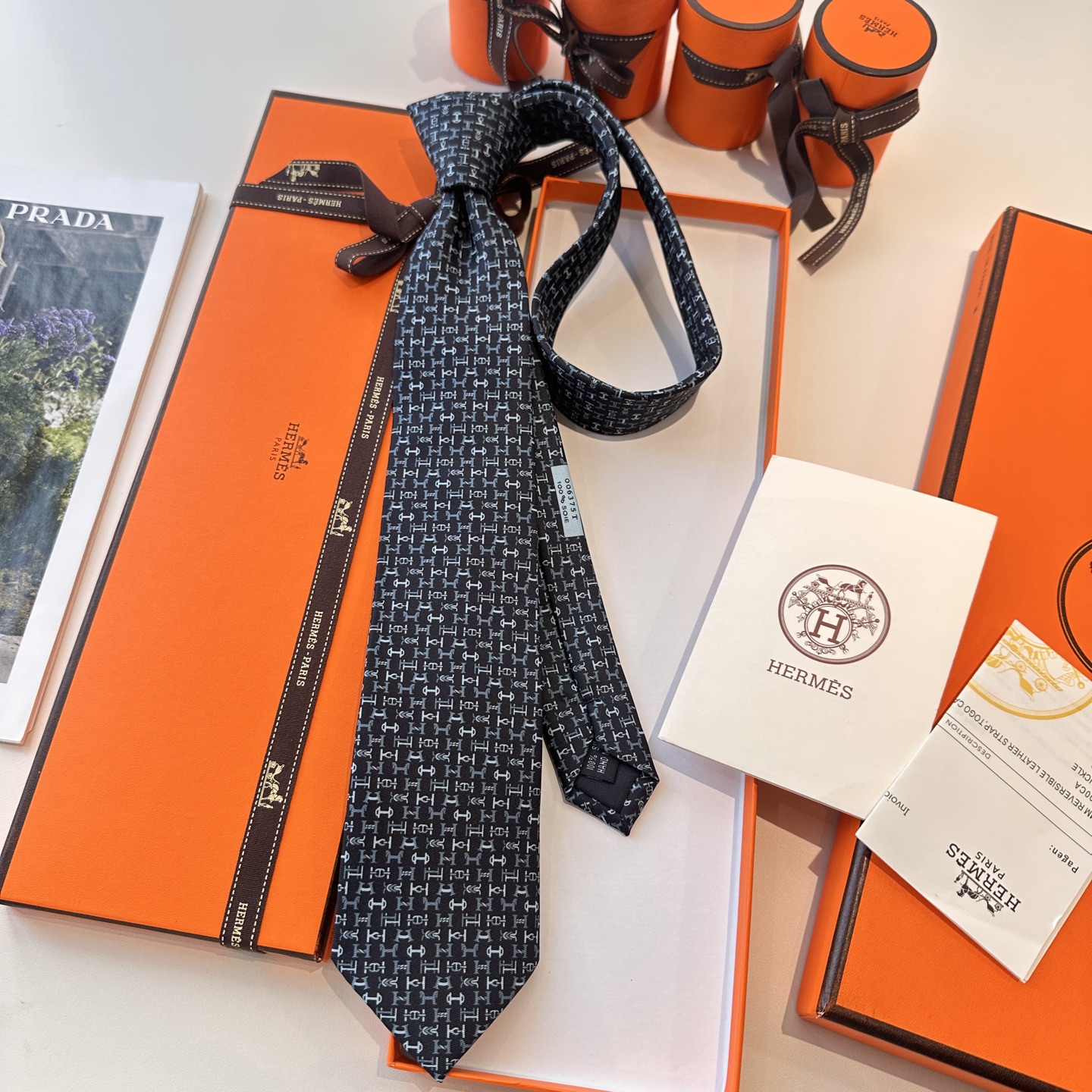 特价特 男士新款印花领带系列【百变搭扣领带】👔👔，稀有😻😻H家每年都有一千条不同印花的领带面世，从最初的