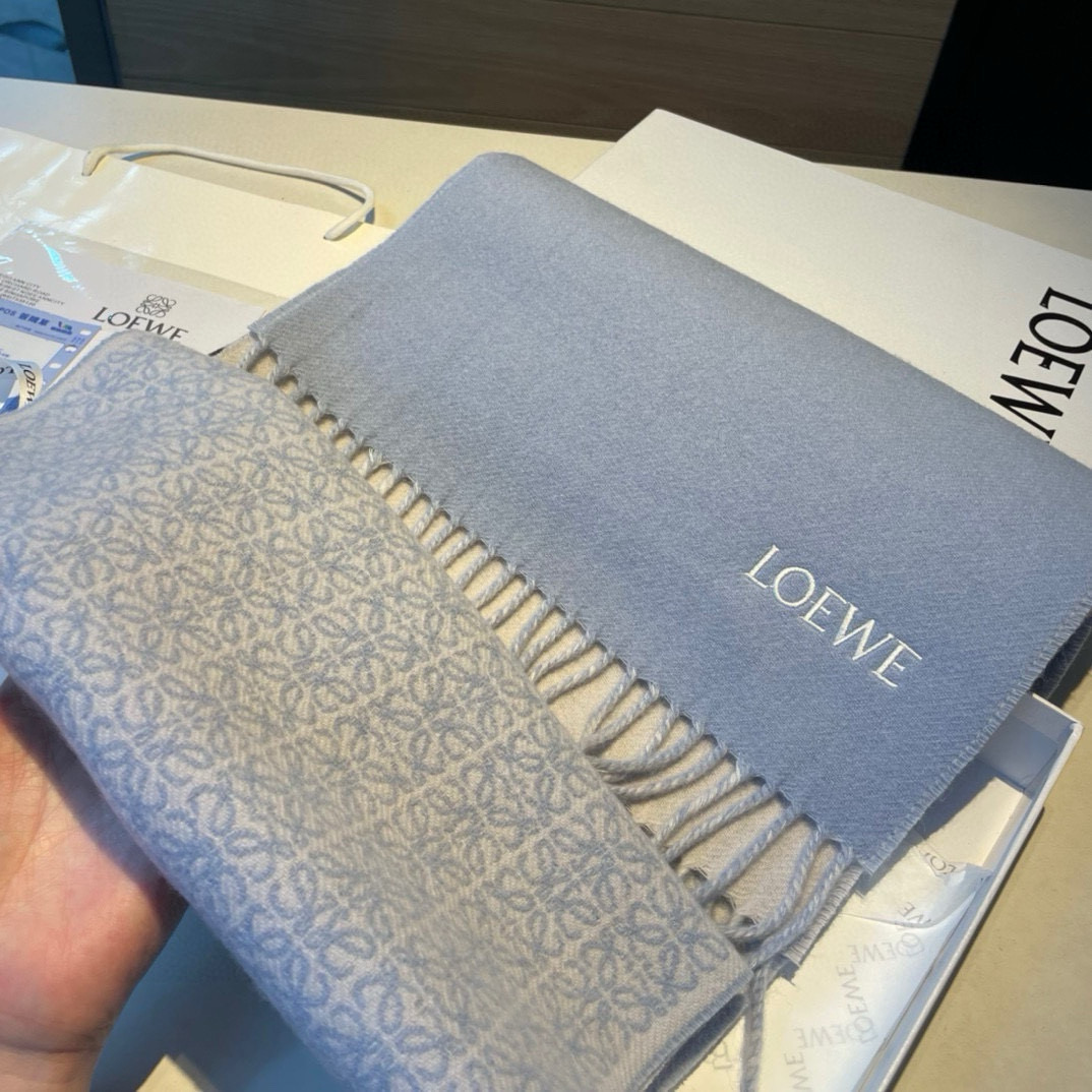 [色][色] LOEWE新款羊绒羊毛混纺提花围巾🧣 超级推荐❗️ 材质：90%羊毛，10%山羊绒，尺寸：