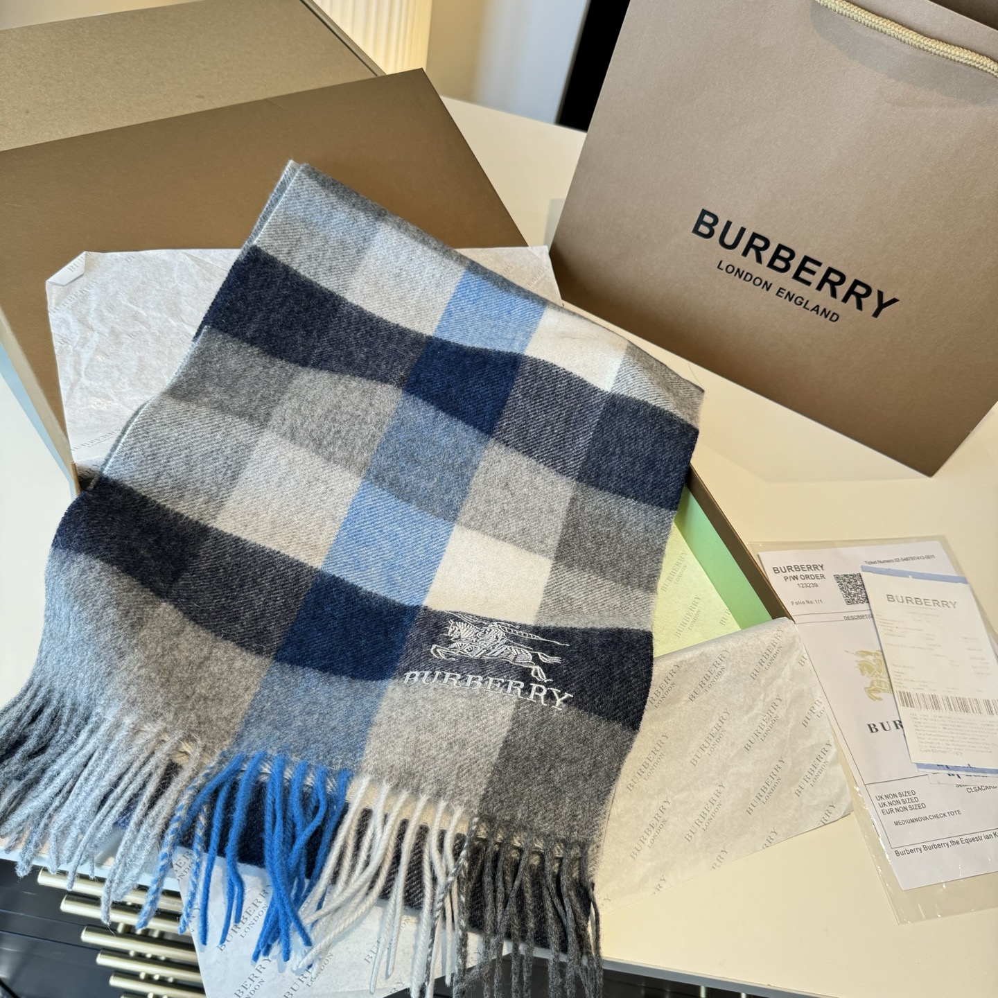 ✨✨【先到先得】巴宝莉专柜最新款💨火爆来袭💥🎊顶级双层色织工艺🔥此工艺只有巴宝莉纯正代工厂才有的工艺‼️