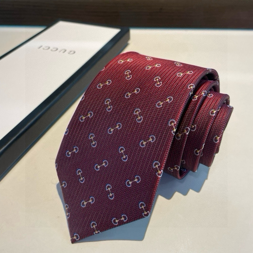 特价 G家专柜新款 男士领带👔👔，稀有采用经典小G LOGO提花展现精湛手工与时尚优雅的理想选择，这款领