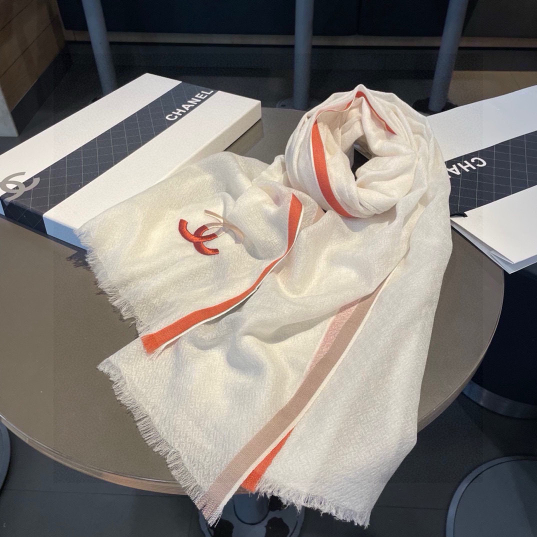 重点推荐！！！高级舒适时髦气质，相信我的就收吧！香奈儿这款触动内心的柔美围巾，无法模仿的颜色和气质！！！