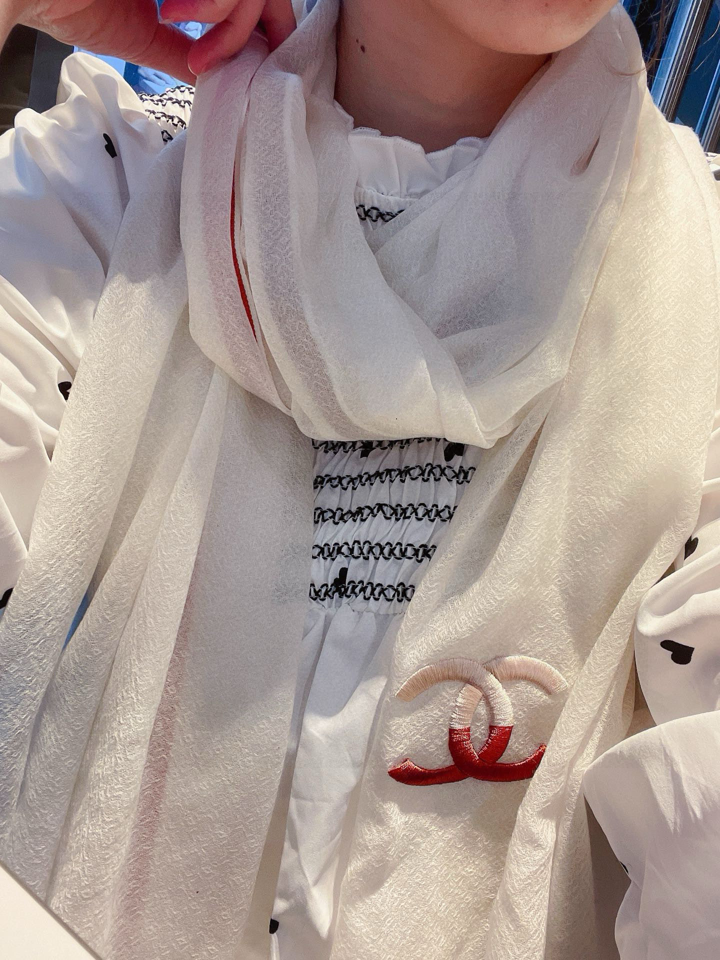 重点推荐！！！高级舒适时髦气质，相信我的就收吧！香奈儿这款触动内心的柔美围巾，无法模仿的颜色和气质！！！