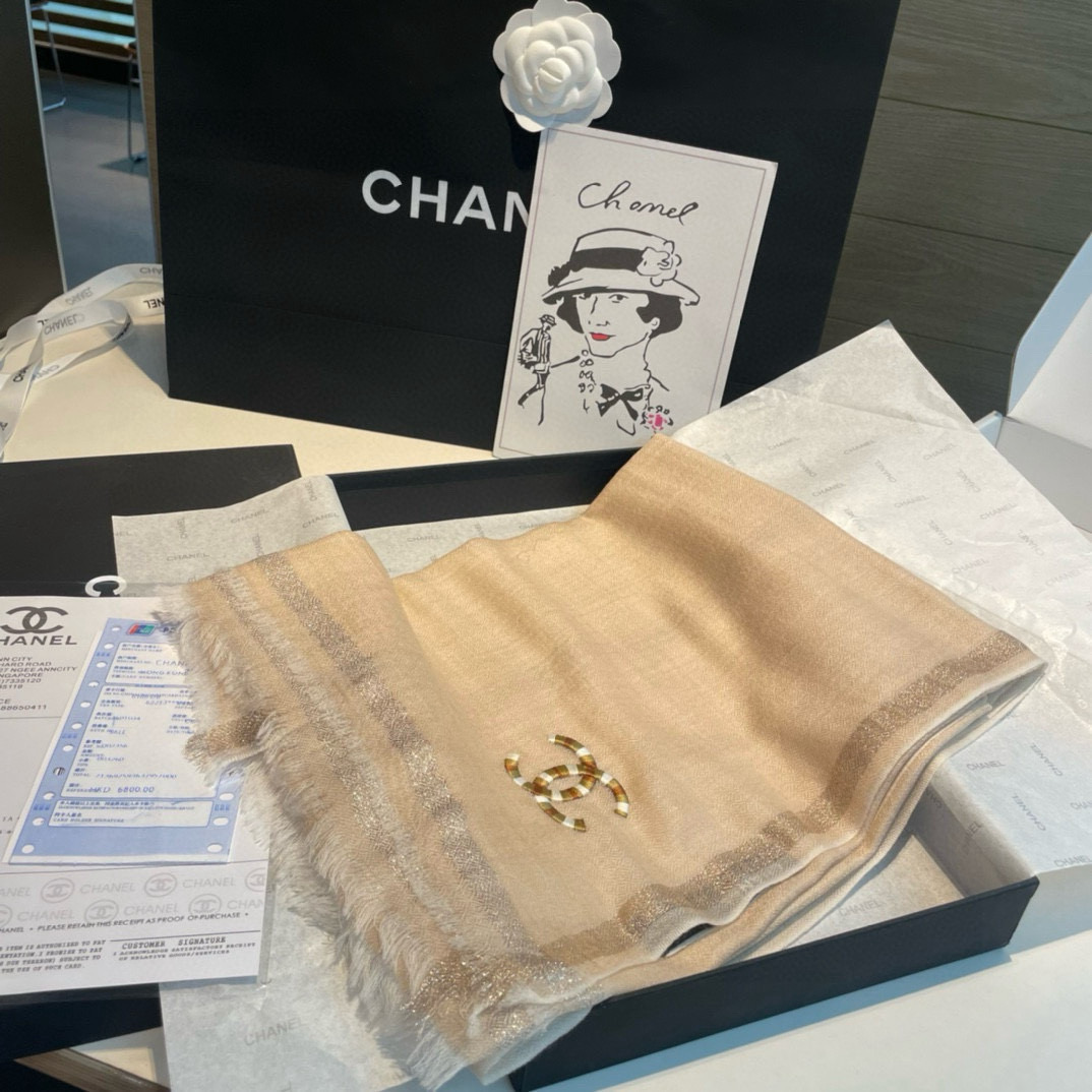 重点推荐！！！高级舒适时髦气质，相信我的就收吧！香奈儿这款触动内心的柔美围巾，无法模仿的颜色和气质！！！