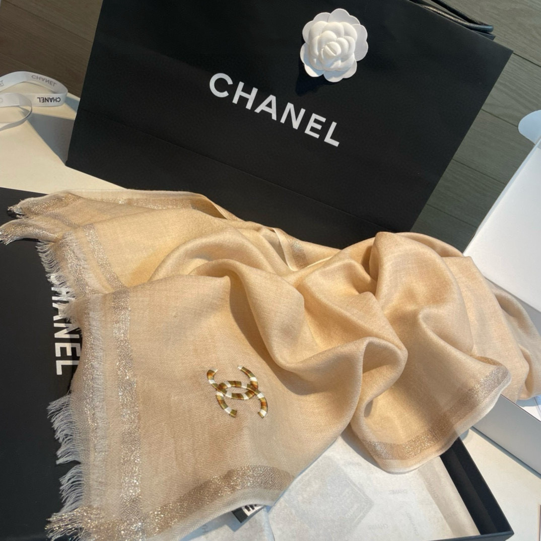 重点推荐！！！高级舒适时髦气质，相信我的就收吧！香奈儿这款触动内心的柔美围巾，无法模仿的颜色和气质！！！