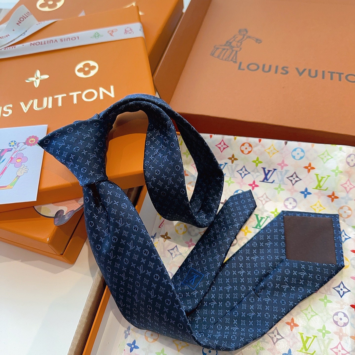 特价 LV老花领带 ，路易威登经典领带👔老花提花设计，男士必备单品超时尚！高端品质 版型面料都达到品牌标