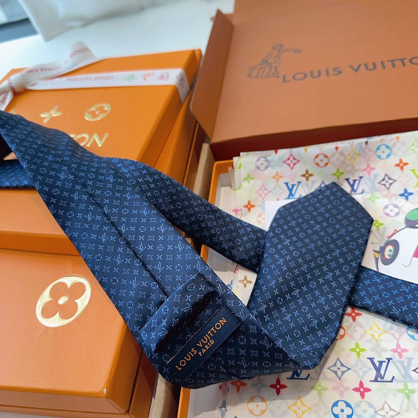 特价 LV老花领带 ，路易威登经典领带👔老花提花设计，男士必备单品超时尚！高端品质 版型面料都达到品牌标
