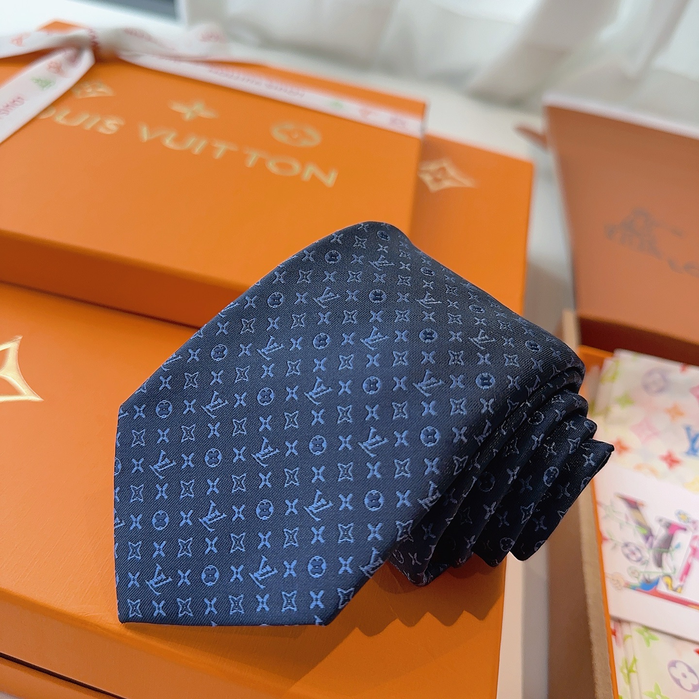 特价 LV老花领带 ，路易威登经典领带👔老花提花设计，男士必备单品超时尚！高端品质 版型面料都达到品牌标