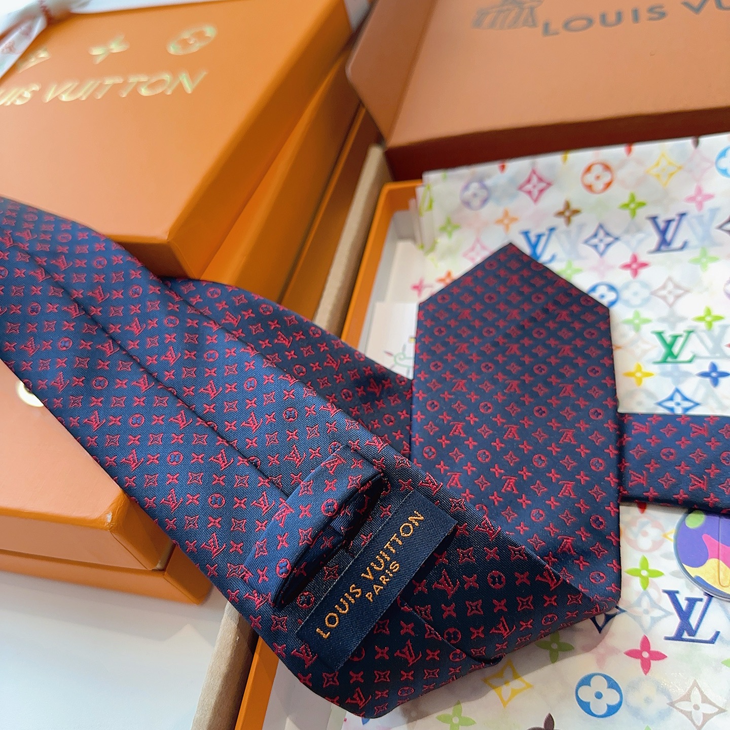 特价 LV老花领带 ，路易威登经典领带👔老花提花设计，男士必备单品超时尚！高端品质 版型面料都达到品牌标