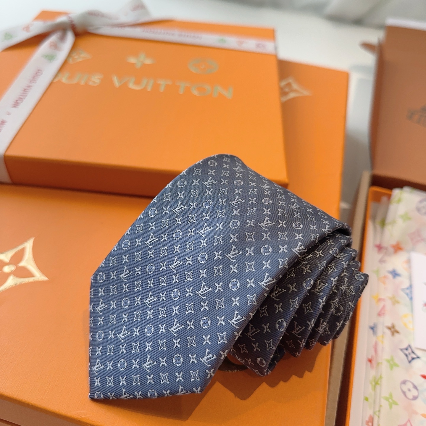 特价 LV老花领带 ，路易威登经典领带👔老花提花设计，男士必备单品超时尚！高端品质 版型面料都达到品牌标