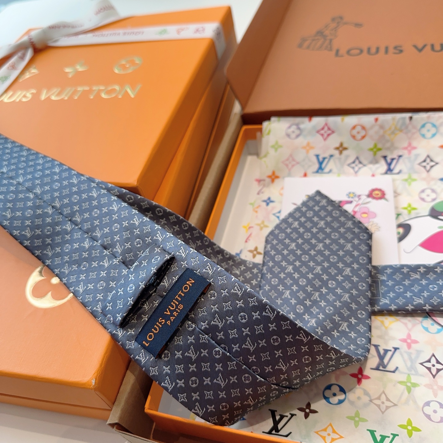 特价 LV老花领带 ，路易威登经典领带👔老花提花设计，男士必备单品超时尚！高端品质 版型面料都达到品牌标