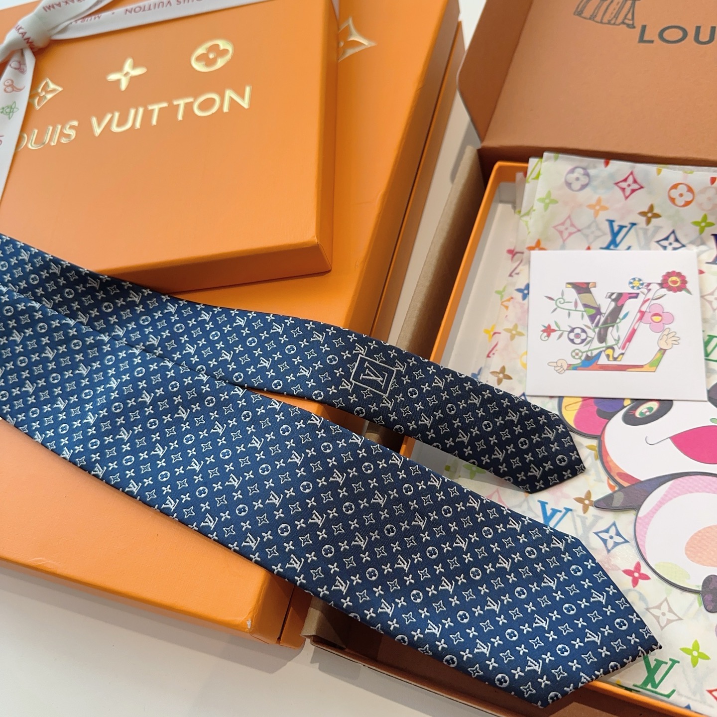 特价 LV老花领带 ，路易威登经典领带👔老花提花设计，男士必备单品超时尚！高端品质 版型面料都达到品牌标