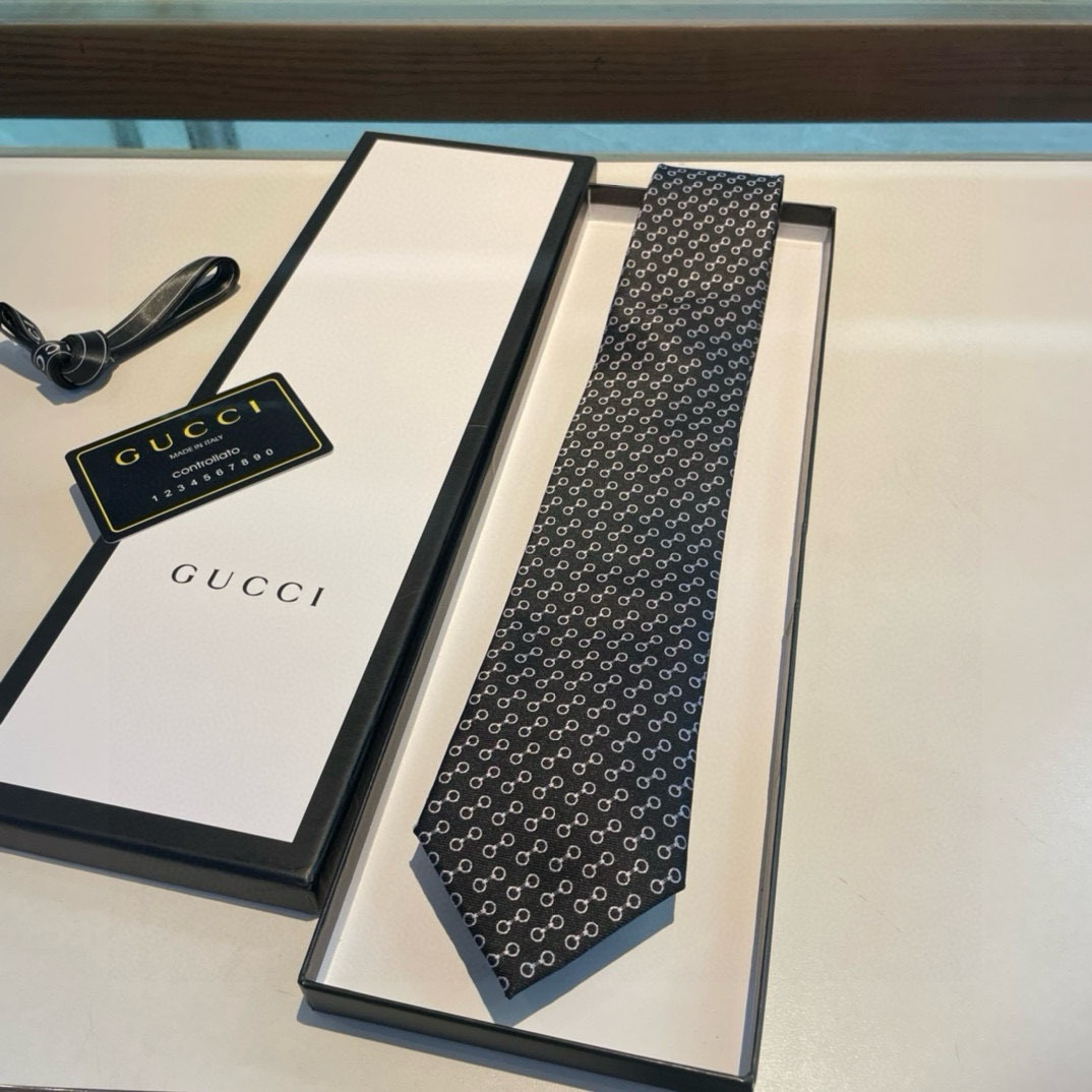 特价 G家专柜新款 男士领带👔👔，稀有采用经典小G LOGO提花展现精湛手工与时尚优雅的理想选择，这款领
