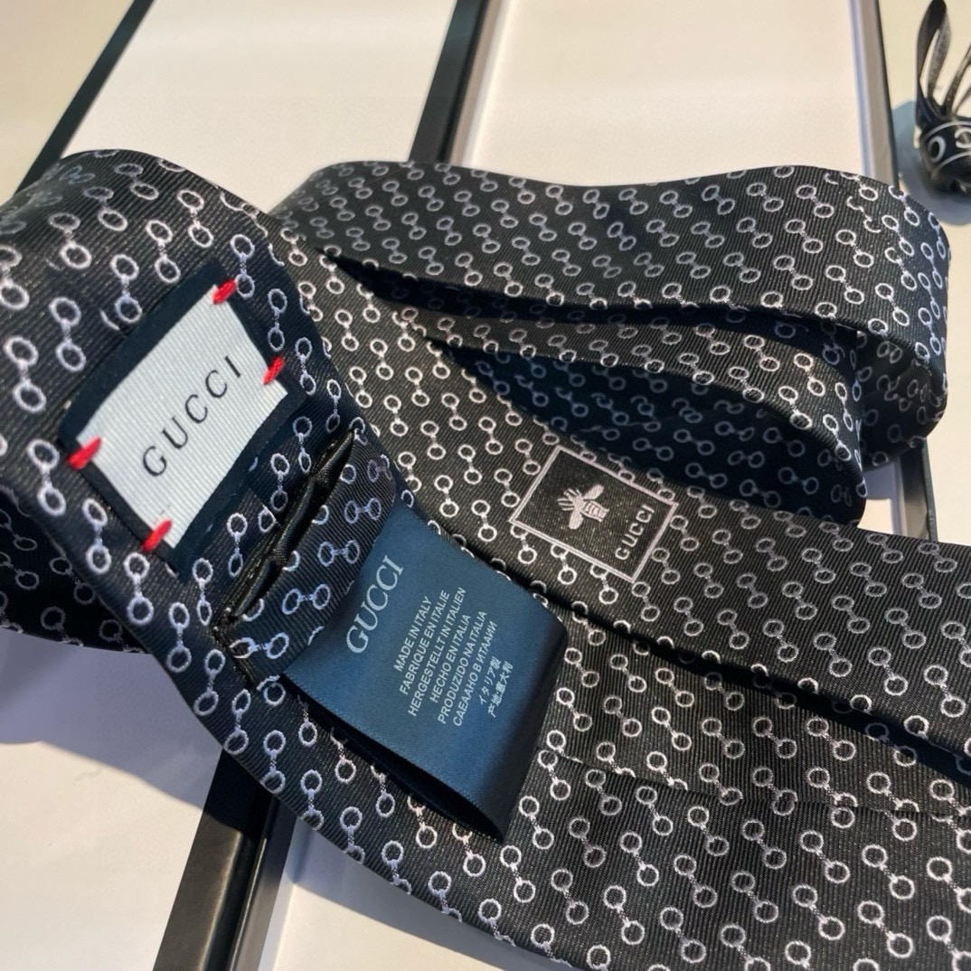 特价 G家专柜新款 男士领带👔👔，稀有采用经典小G LOGO提花展现精湛手工与时尚优雅的理想选择，这款领