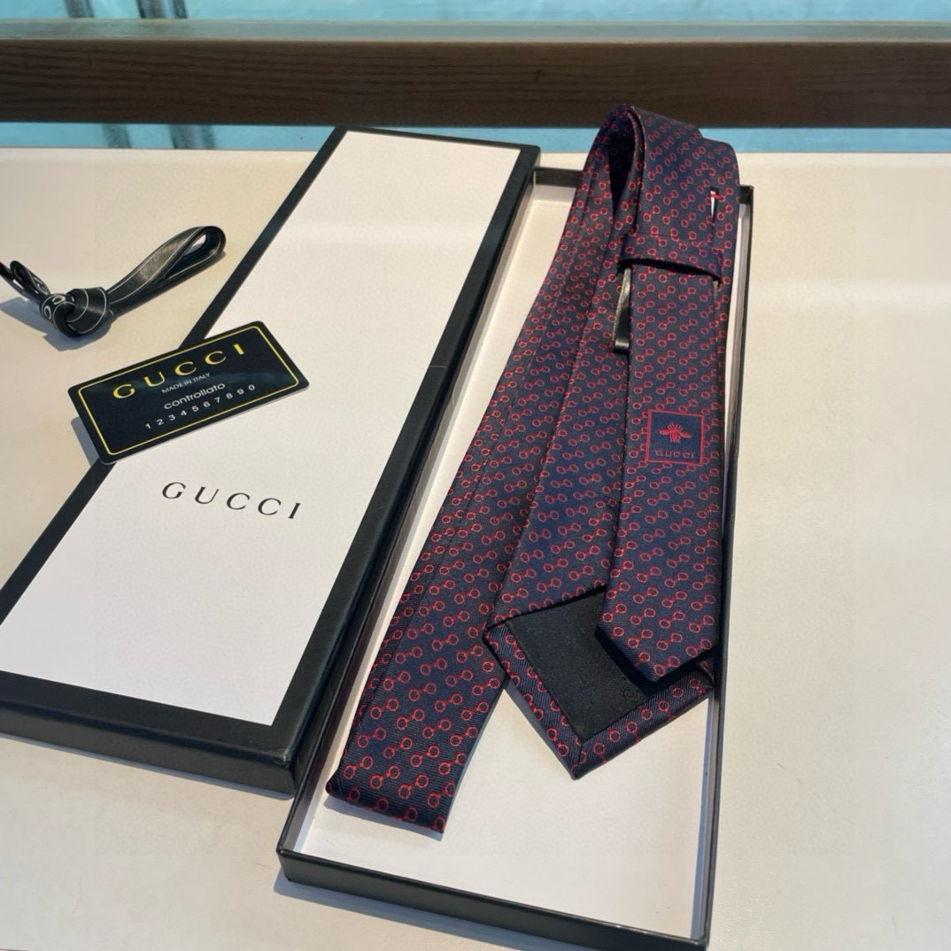 特价 G家专柜新款 男士领带👔👔，稀有采用经典小G LOGO提花展现精湛手工与时尚优雅的理想选择，这款领