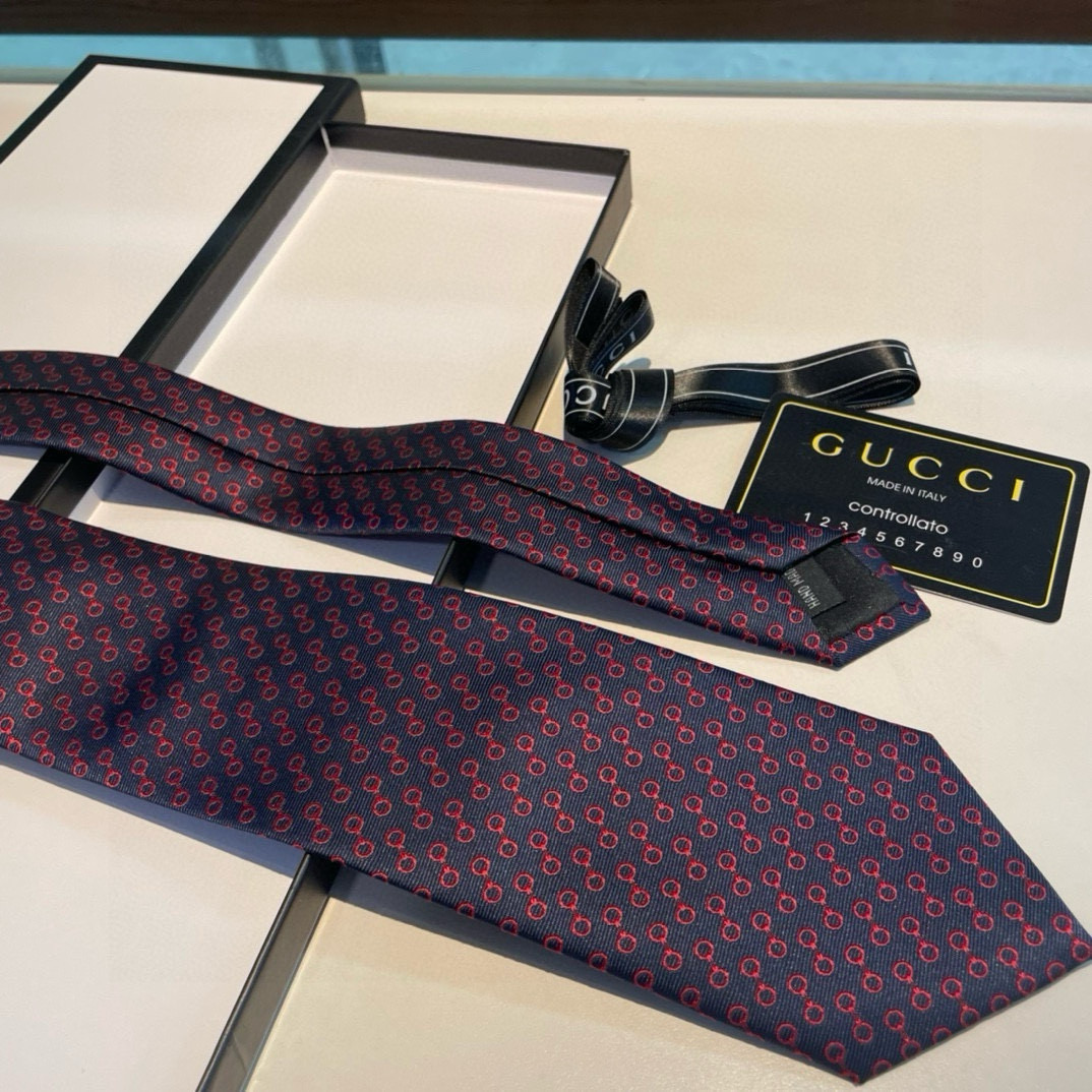 特价 G家专柜新款 男士领带👔👔，稀有采用经典小G LOGO提花展现精湛手工与时尚优雅的理想选择，这款领