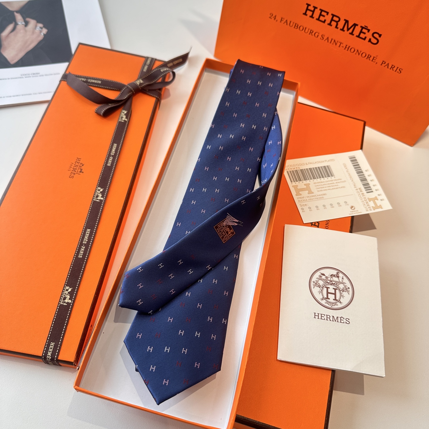 特价特 爱马仕男士新款领带系列👔👔，稀有H家每年都有一千条不同印花的领带面世，从最初的多以几何图案表现骑