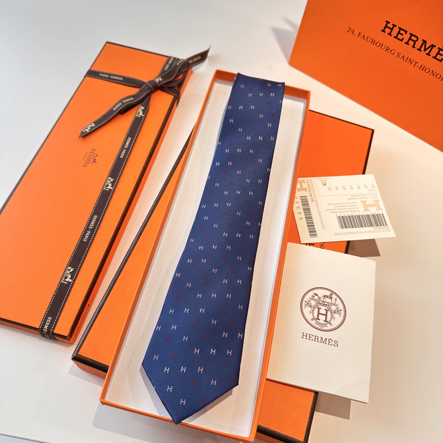 特价特 爱马仕男士新款领带系列👔👔，稀有H家每年都有一千条不同印花的领带面世，从最初的多以几何图案表现骑