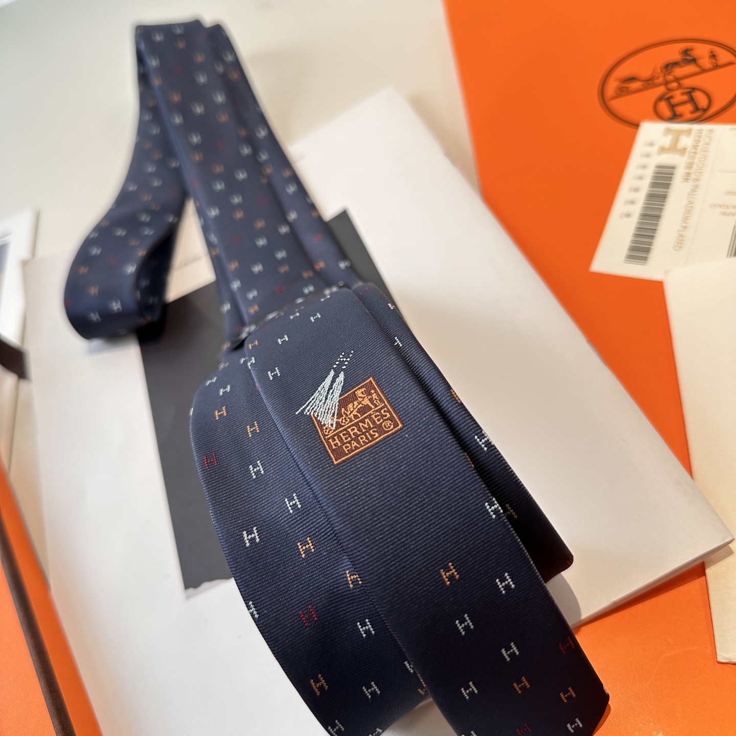 特价特 爱马仕男士新款领带系列👔👔，稀有H家每年都有一千条不同印花的领带面世，从最初的多以几何图案表现骑