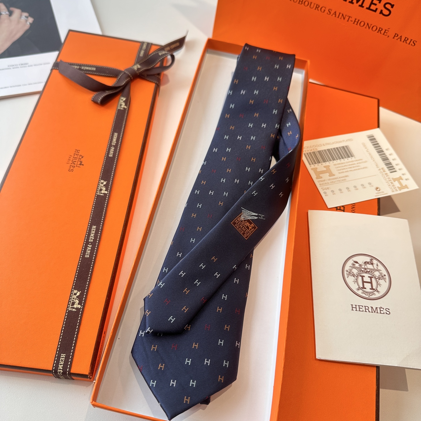 特价特 爱马仕男士新款领带系列👔👔，稀有H家每年都有一千条不同印花的领带面世，从最初的多以几何图案表现骑